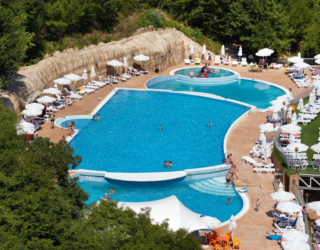 SWIMMING POOL ph1